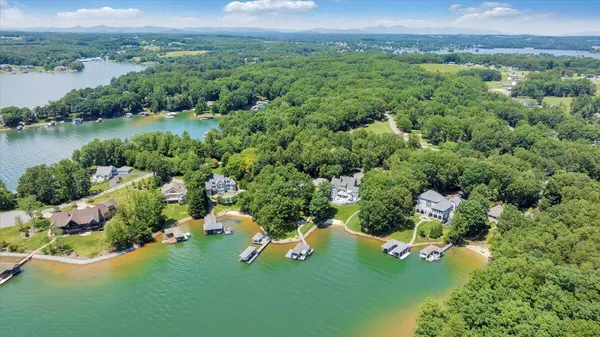 $2,750,000 | 574 Waverly Lane, Moneta, VA 24121
