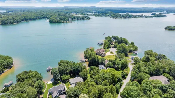 $2,750,000 | 574 Waverly Lane, Moneta, VA 24121