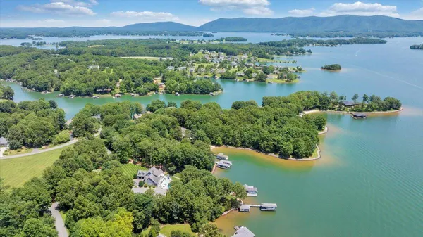 $2,750,000 | 574 Waverly Lane, Moneta, VA 24121
