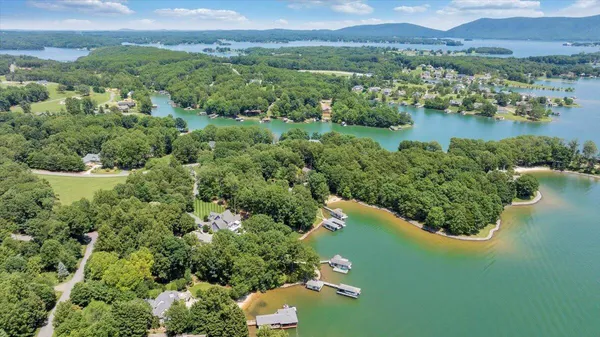 $2,750,000 | 574 Waverly Lane, Moneta, VA 24121