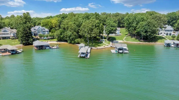 $2,750,000 | 574 Waverly Lane, Moneta, VA 24121
