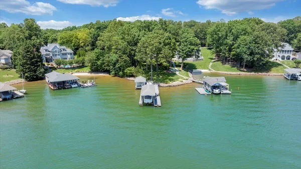 $2,750,000 | 574 Waverly Lane, Moneta, VA 24121