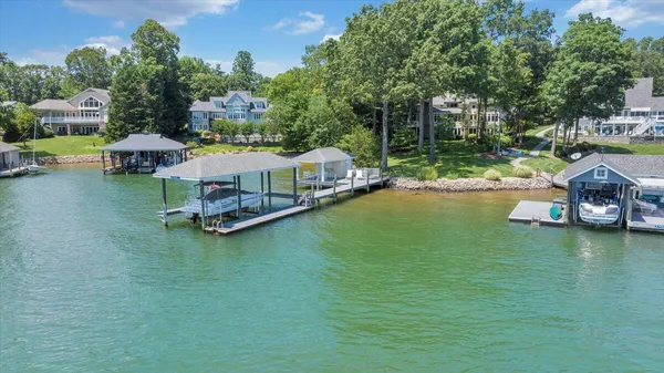$2,750,000 | 574 Waverly Lane, Moneta, VA 24121