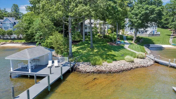 $2,750,000 | 574 Waverly Lane, Moneta, VA 24121