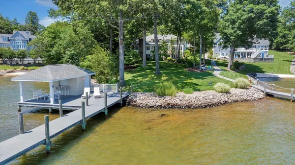 $2,750,000 | 574 Waverly Lane, Moneta, VA 24121