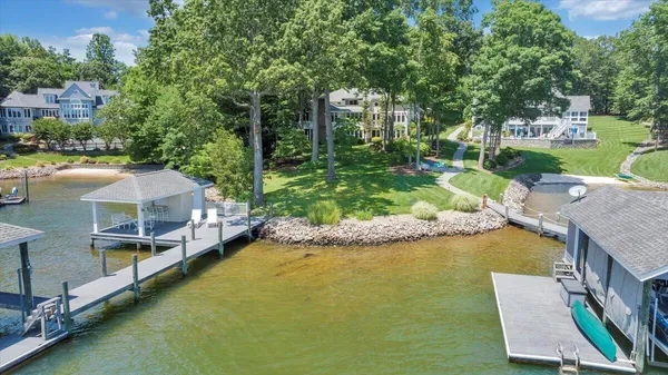 $2,750,000 | 574 Waverly Lane, Moneta, VA 24121