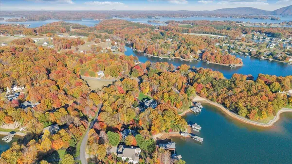 $2,750,000 | 574 Waverly Lane, Moneta, VA 24121