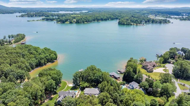 $2,950,000 | 574 Waverly Lane, Moneta, VA 24121