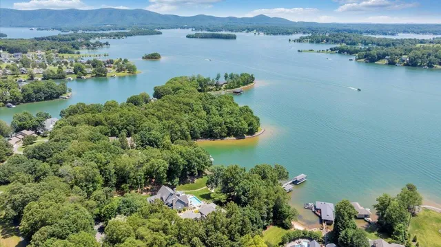 $2,950,000 | 574 Waverly Lane, Moneta, VA 24121