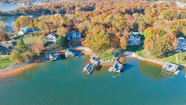 $2,750,000 | 574 Waverly Lane, Moneta, VA 24121