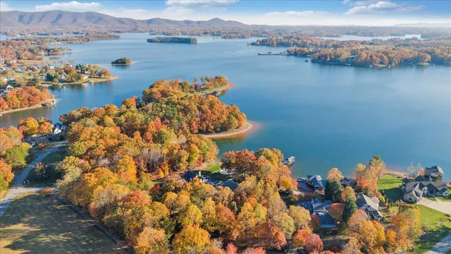 $2,950,000 | 574 Waverly Lane, Moneta, VA 24121