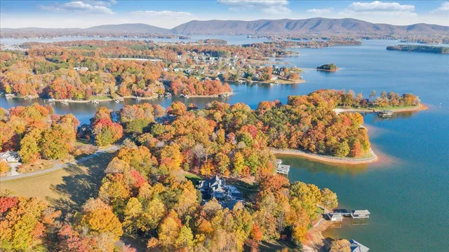 $2,950,000 | 574 Waverly Lane, Moneta, VA 24121