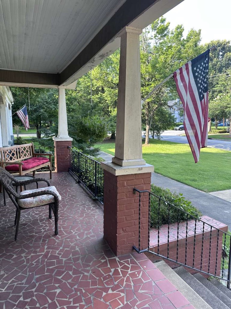 443 2nd Avenue Columbus, GA 31901 - Photo 3 of 20 a garden view with a seating space