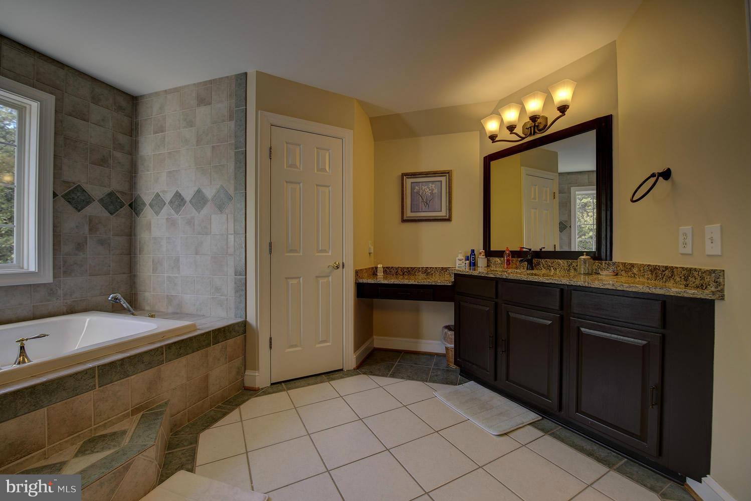 5327 Pond Mountain Road Broad Run, VA 20137 - Photo 18 of 30 Owners Bath with Water Closet for Privacy