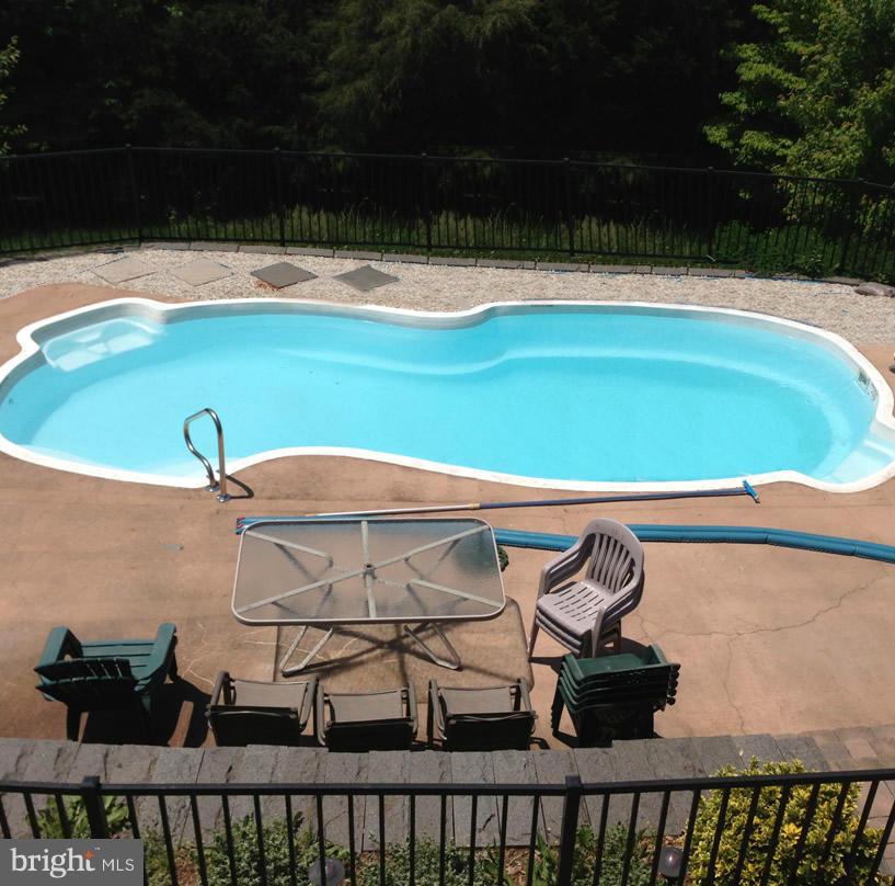 5327 Pond Mountain Road Broad Run, VA 20137 - Photo 30 of 30 Salt Water Pool