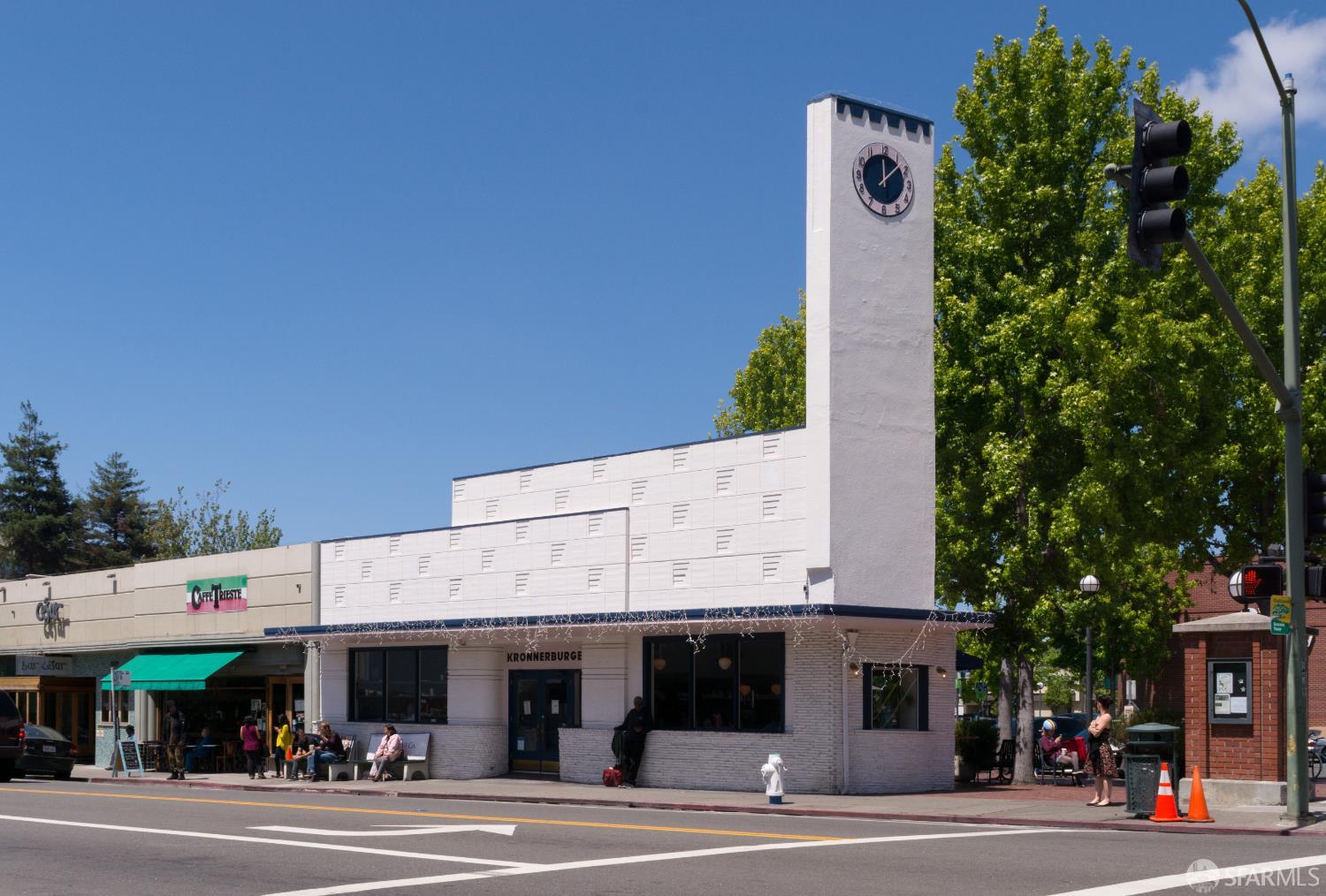 1 Kelton Court, Unit 1E Oakland, CA 94611 - Photo 20 of 23 a view of a water fountain in front of building