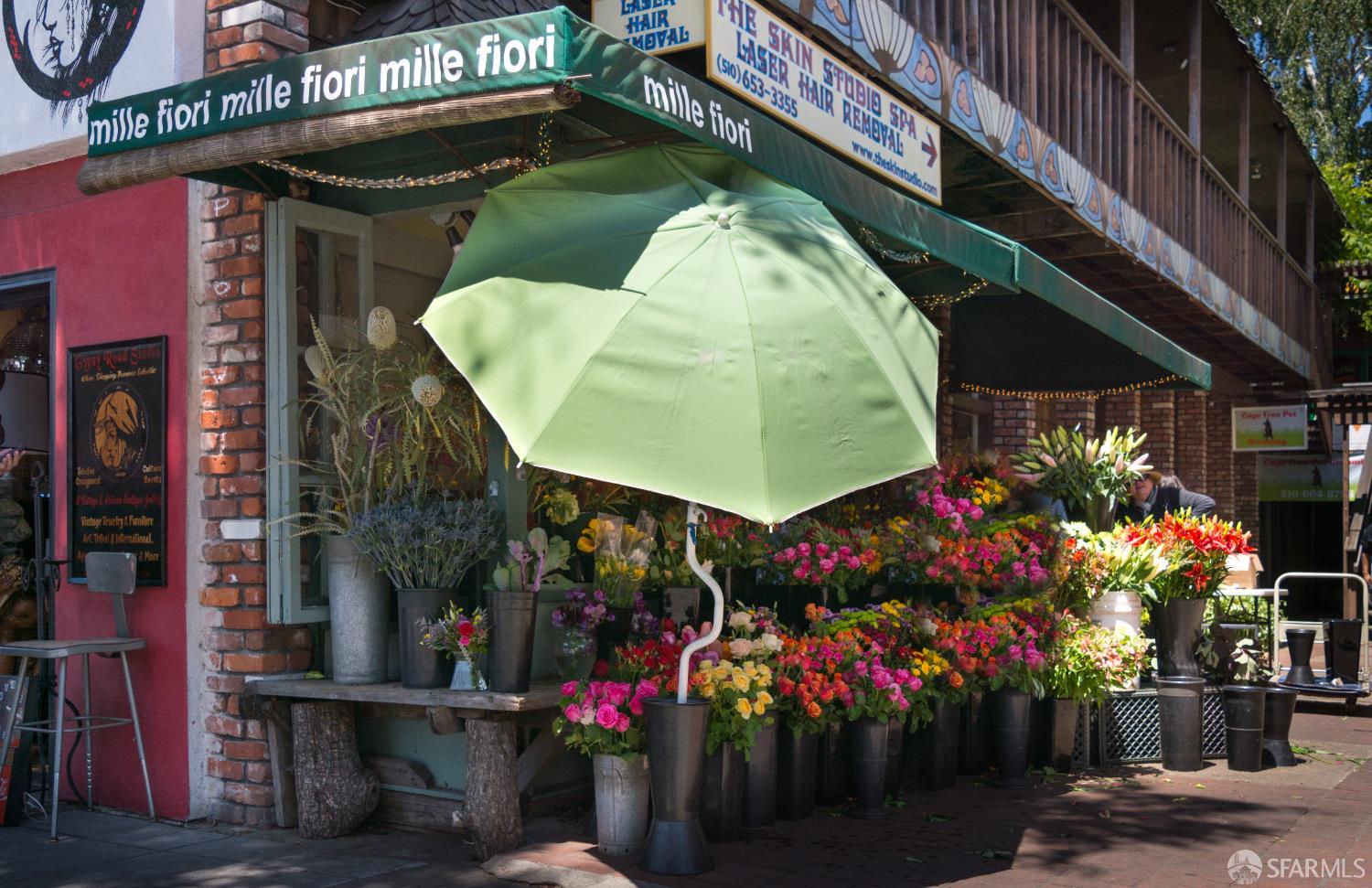 1 Kelton Court, Unit 1E Oakland, CA 94611 - Photo 21 of 23 a view of outdoor space and a patio
