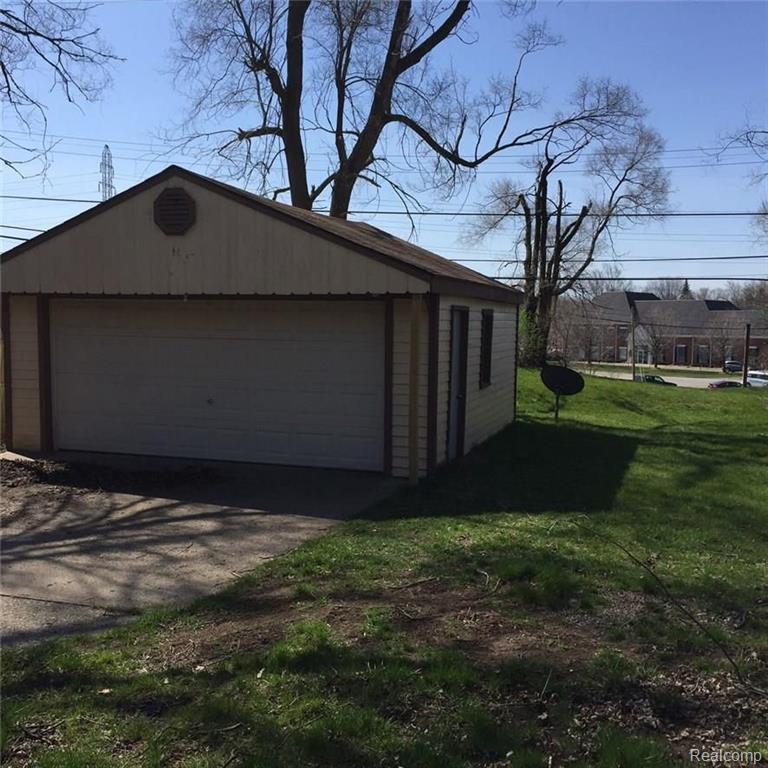 1105 Dover Road Pontiac, MI 48341 - Photo 4 of 12