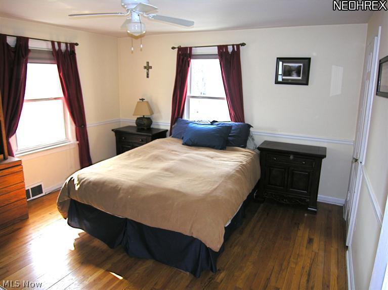 3509 Boynton Road Cleveland Heights, OH 44121 - Photo 14 of 21 Spacious master bedroom offers two large closets.