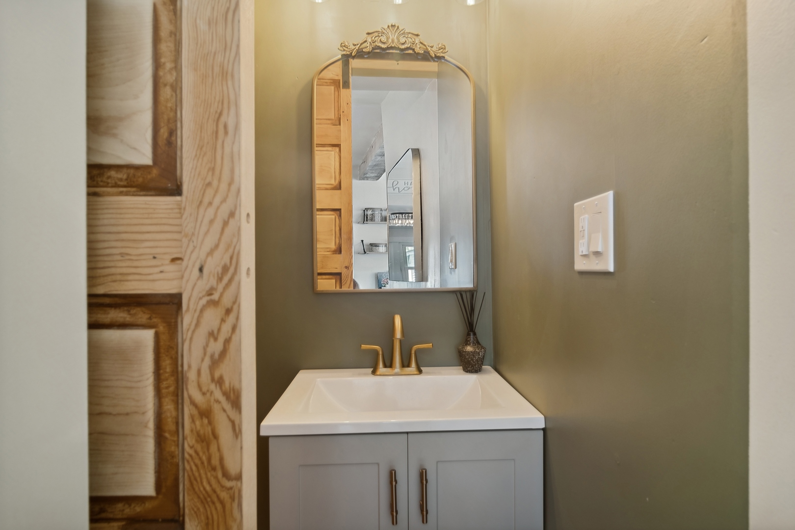 114 Harrison Street Barrington, IL 60010 - Photo 25 of 34 a bathroom with a sink a mirror and vanity