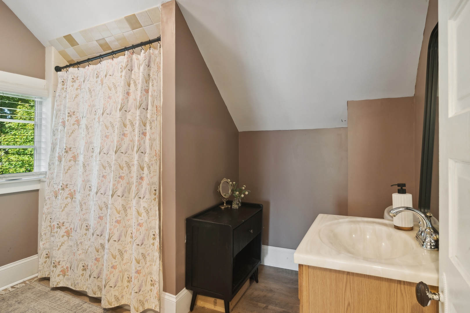 114 Harrison Street Barrington, IL 60010 - Photo 33 of 34 a bathroom with a sink and a mirror