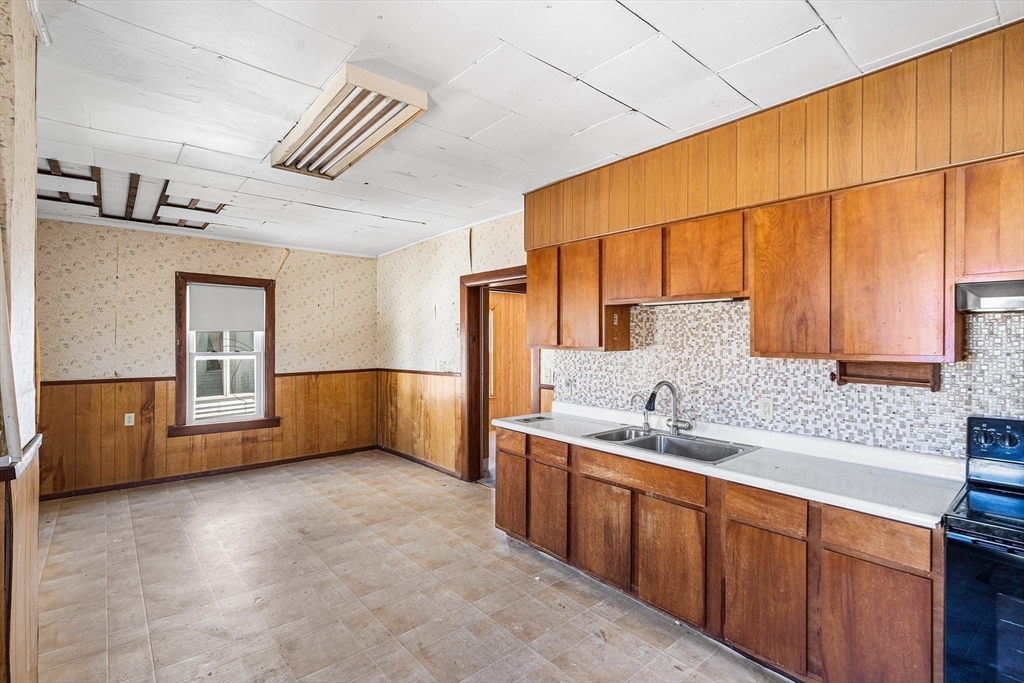 73 Walnut Street Dedham, MA 02026 - Photo 4 of 28