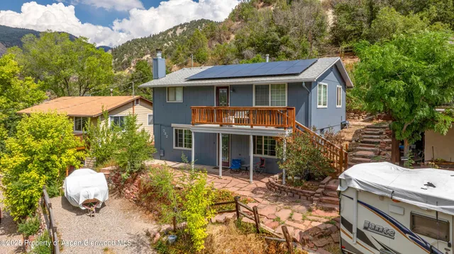 a view of a house with a yard