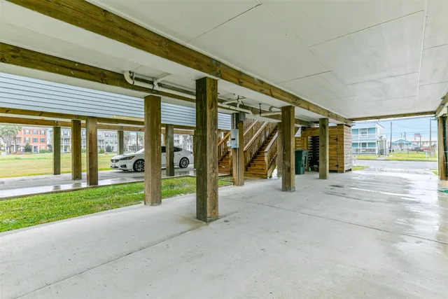 a view of a house with porch and garden