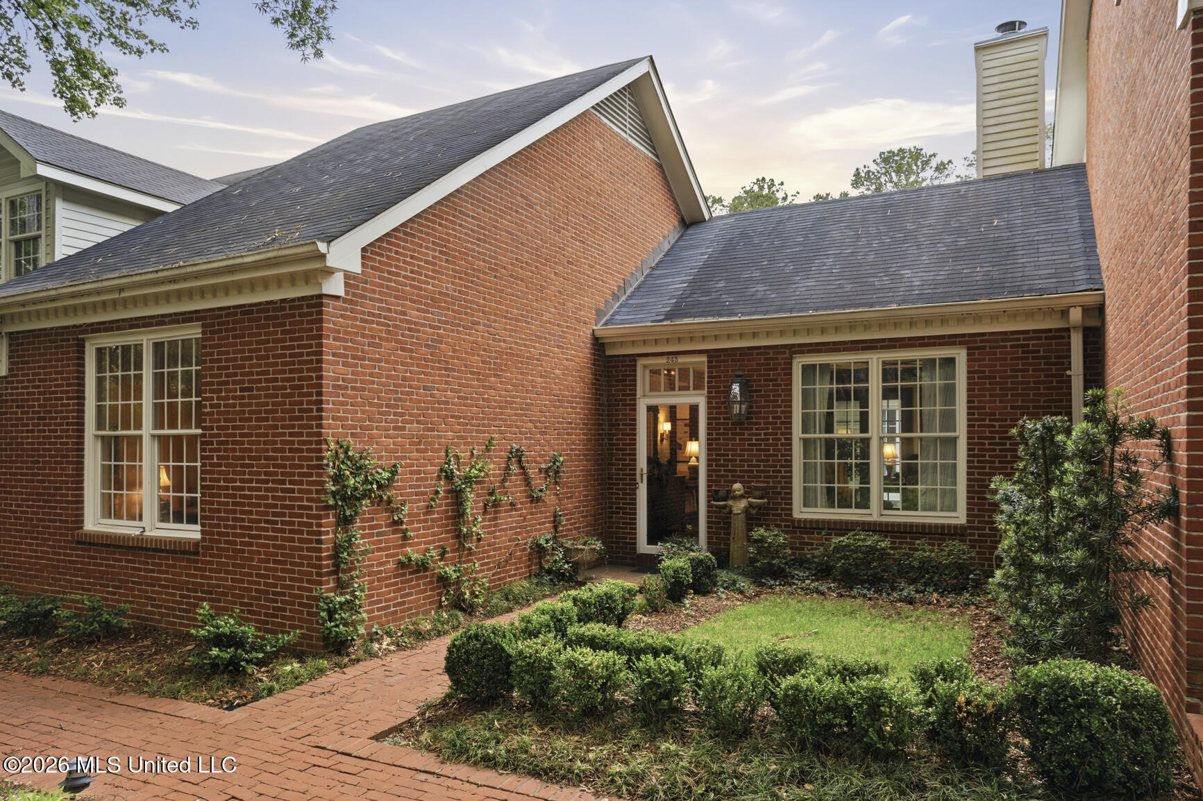 243 Eastbrooke Street Jackson, MS 39216 - Photo 2 of 38 243 Eastbrook 2-37