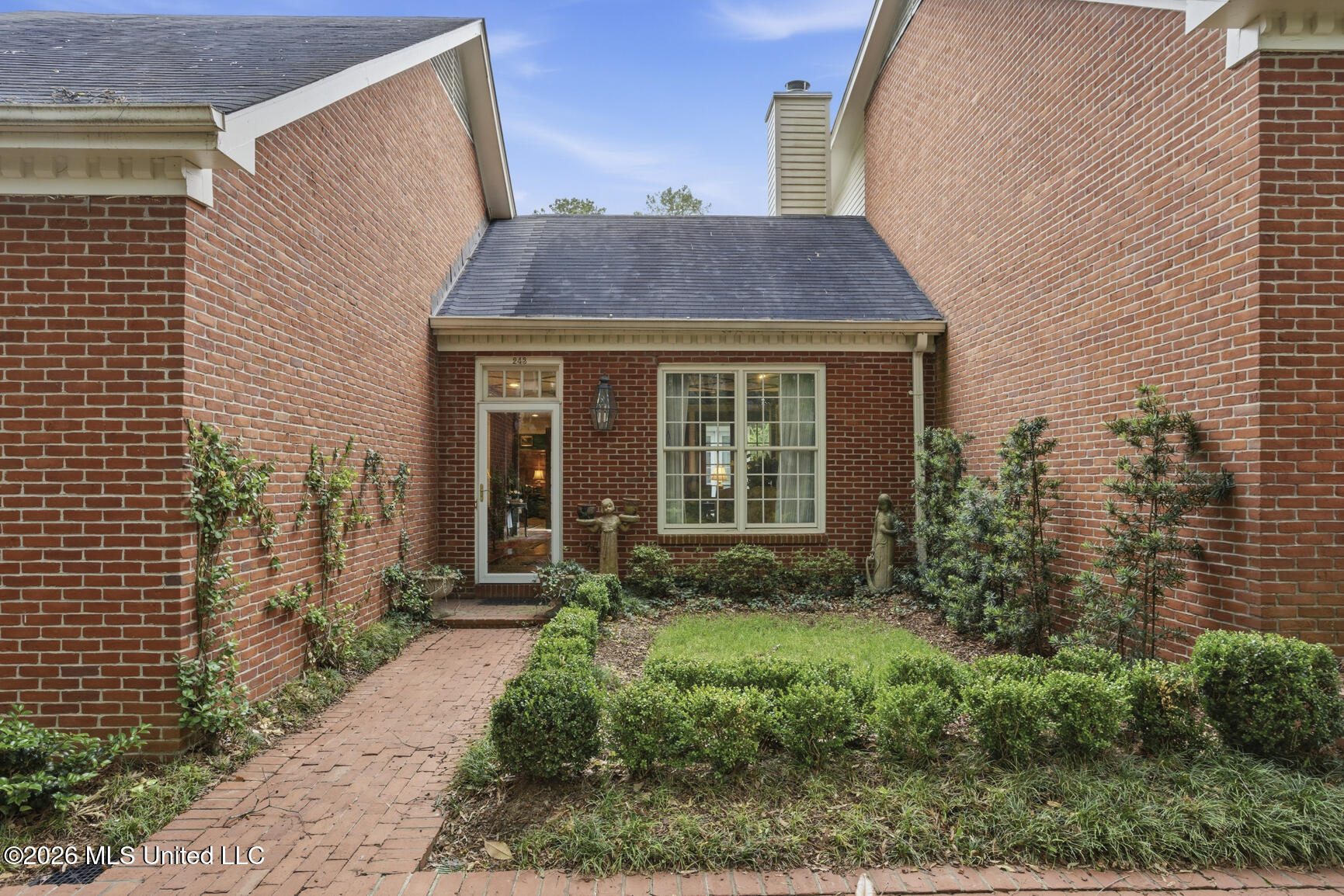 243 Eastbrooke Street Jackson, MS 39216 - Photo 3 of 38 243 Eastbrook 2-34