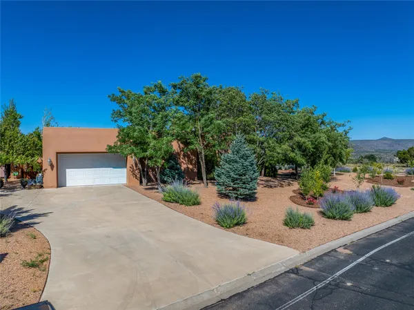 $699,900 | 6100 Hoochaneetsa Plaza North, Cochiti Lake, NM 87083