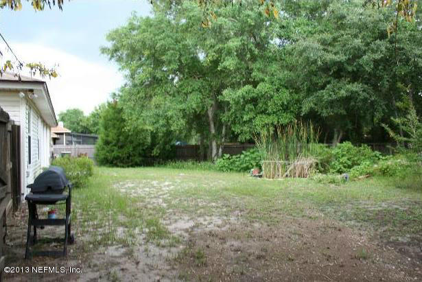 97089 Castle Ridge Drive Yulee, FL 32097 - Photo 6 of 9 a backyard of a house with lots of green space