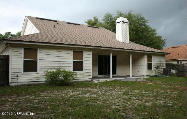 97089 Castle Ridge Drive Yulee, FL 32097 - Photo 7 of 9 a front view of a house with a garden
