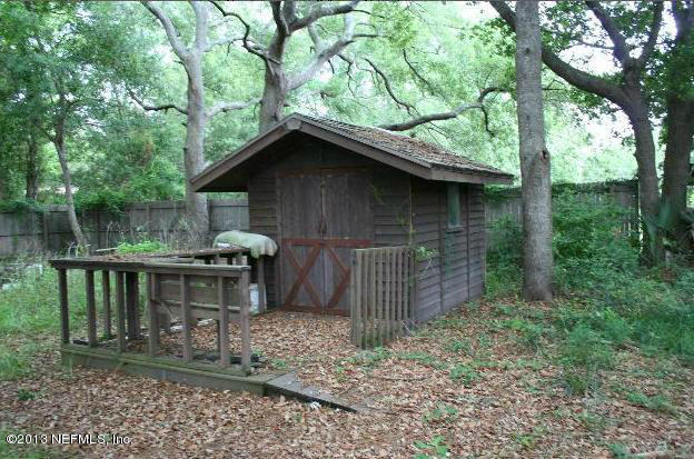 97089 Castle Ridge Drive Yulee, FL 32097 - Photo 8 of 9 a backyard of a house with table and chairs