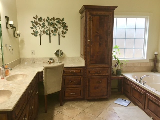 88 Lower Simmons Road Macon, GA 31220 - Photo 15 of 43 a bathroom with a tub sink and mirror
