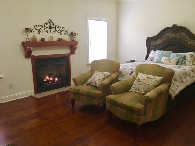 88 Lower Simmons Road Macon, GA 31220 - Photo 17 of 43 a living room with furniture and a fireplace