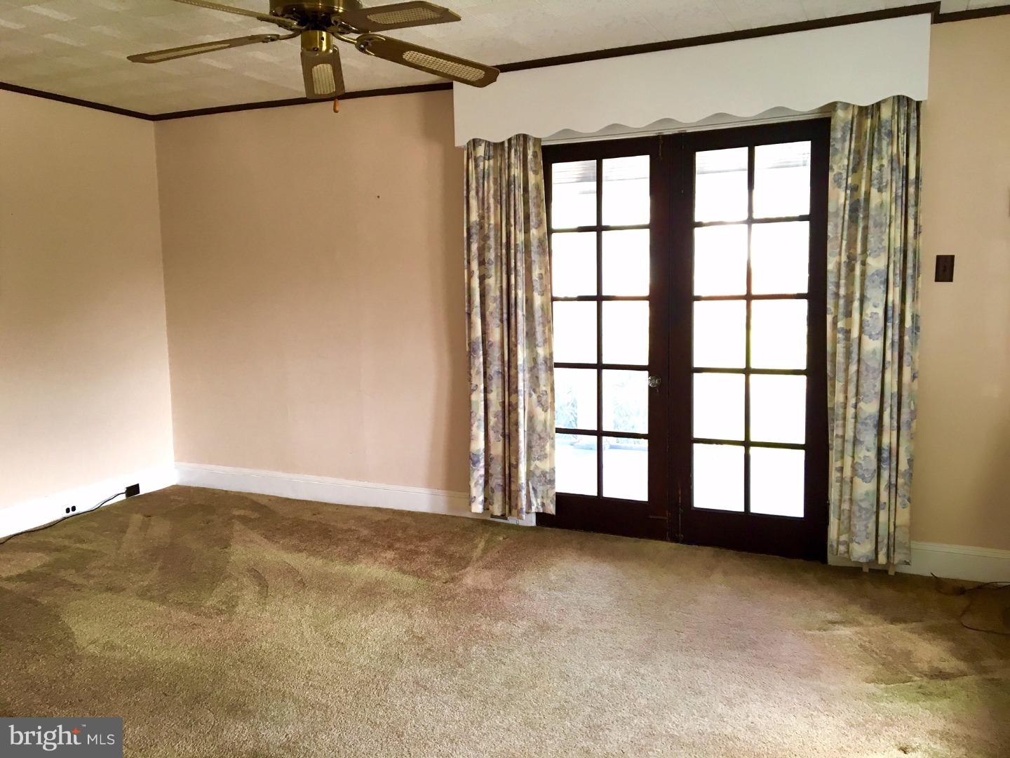 201 Riverview Avenue Ridley Park, PA 19078 - Photo 11 of 25 Living Room