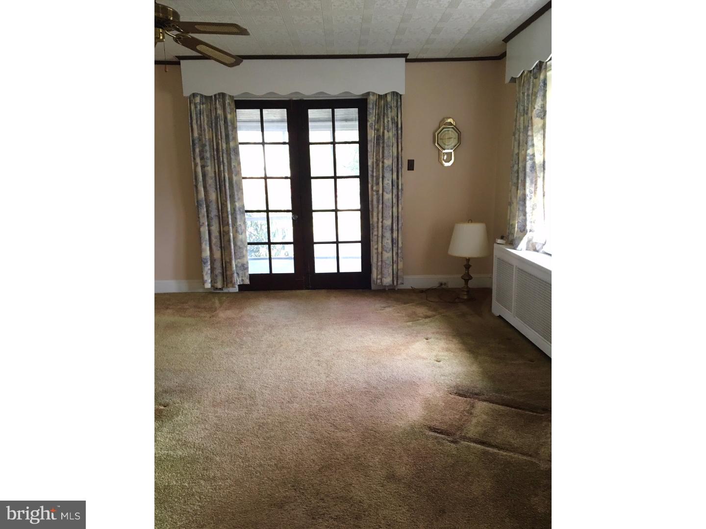 201 Riverview Avenue Ridley Park, PA 19078 - Photo 10 of 25 Living Room
