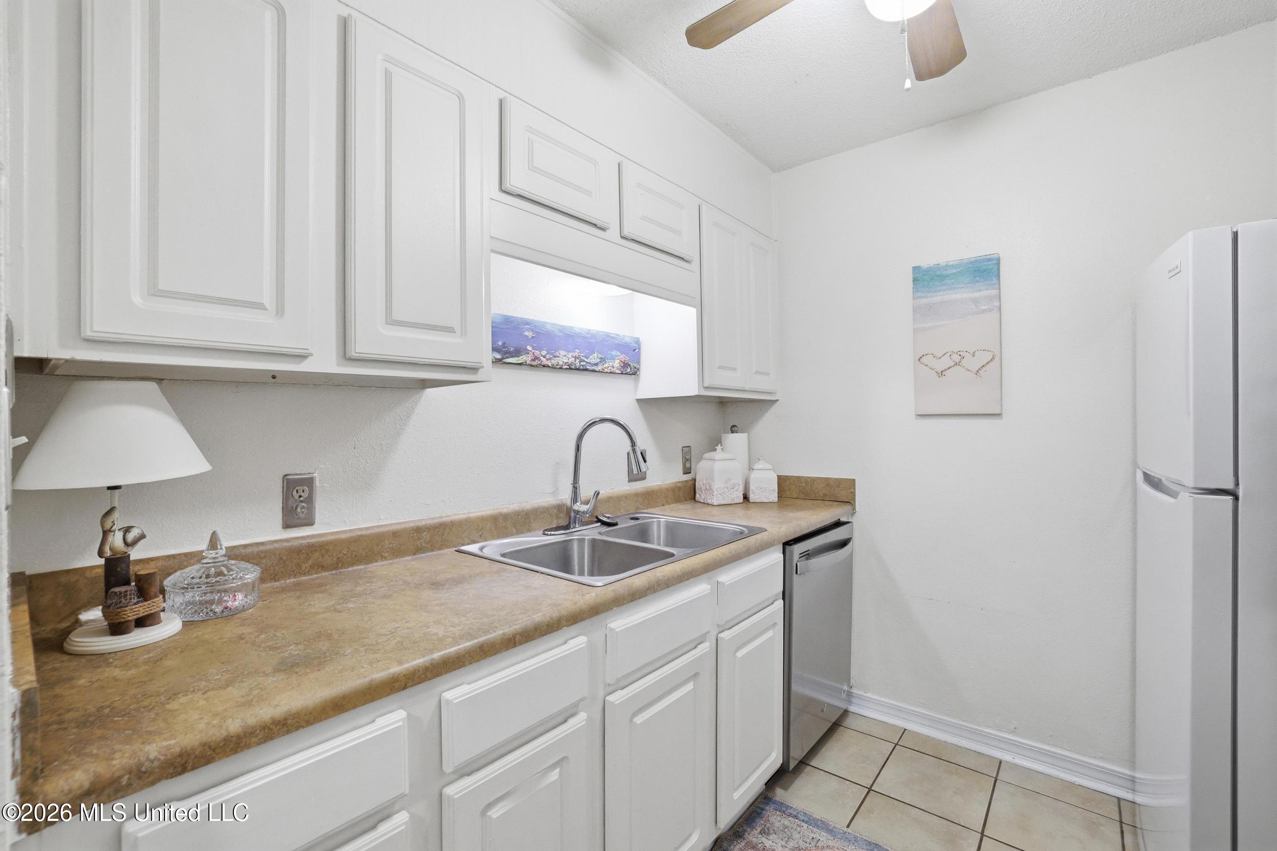 1550 East 2nd Street, Unit R105 Pass Christian, MS 39571 - Photo 10 of 36 13_r6__4843_autoremove_31043142