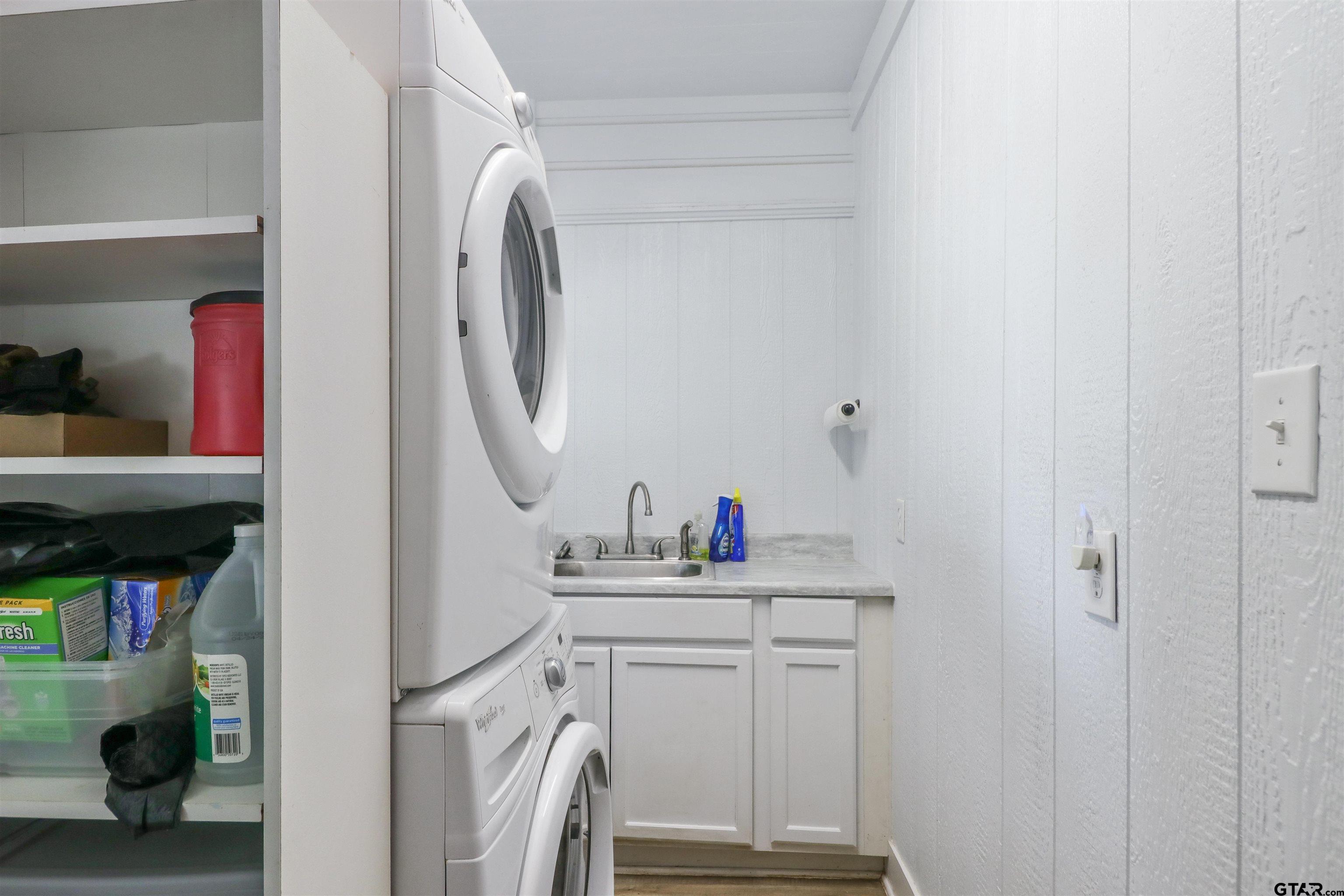 830 County Road 2201 Rusk, TX 75785 - Photo 29 of 40 a utility room with dryer and washer