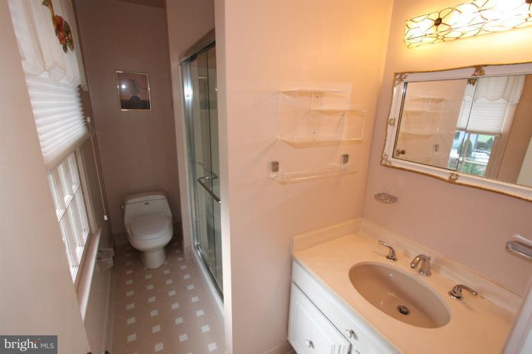 15101 Middlegate Road Silver Spring, MD 20905 - Photo 15 of 28 Master Bath