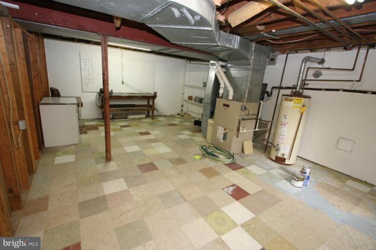 15101 Middlegate Road Silver Spring, MD 20905 - Photo 2 of 28 work area in basement