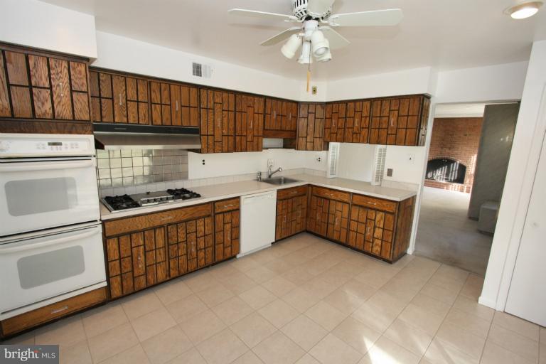 15101 Middlegate Road Silver Spring, MD 20905 - Photo 21 of 28 Kitchen