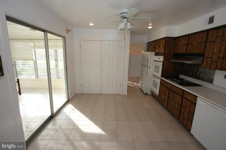15101 Middlegate Road Silver Spring, MD 20905 - Photo 6 of 28 SGD leading to Glassed Porch