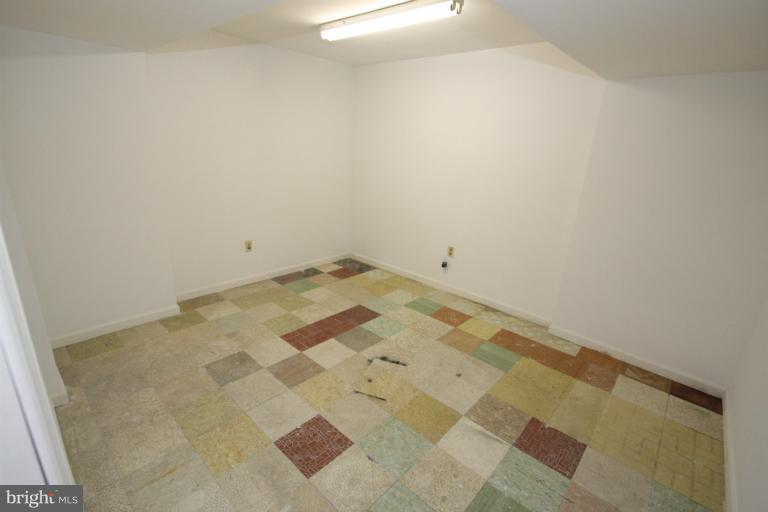 15101 Middlegate Road Silver Spring, MD 20905 - Photo 9 of 28 Storage area