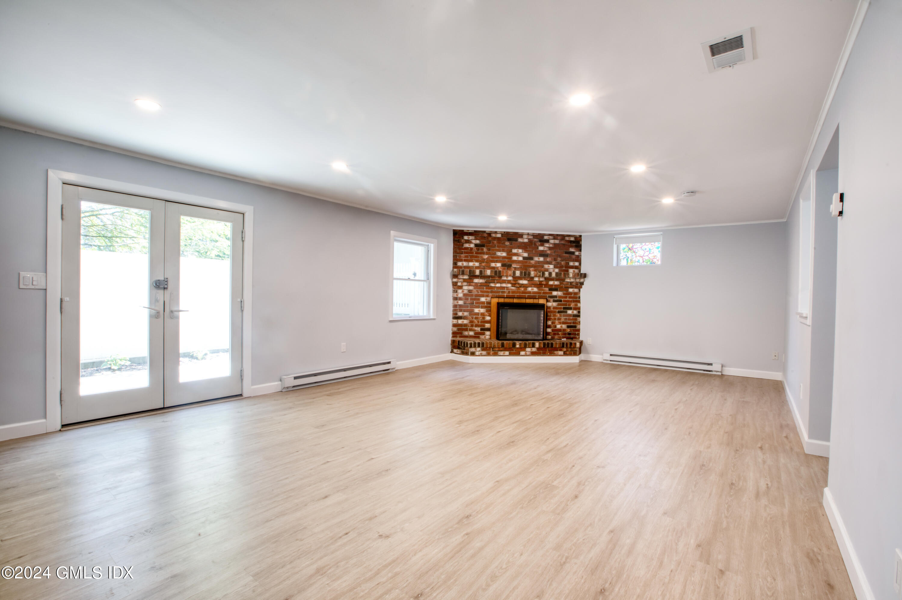 8 Ridge Place, Unit 1 Greenwich, CT 06831 - Photo 23 of 38 FRENCH DOORS TO FLAGSTONE TERRACE