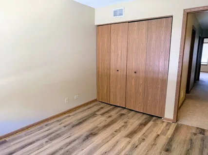 $2,500 | 5 Dewalt Court, Elmhurst, IL 60126