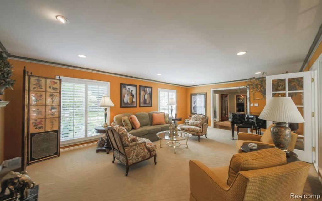 240 Touraine Road Grosse Pointe Farms, MI 48236 - Photo 10 of 50