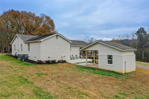 a view of a house with a backyard