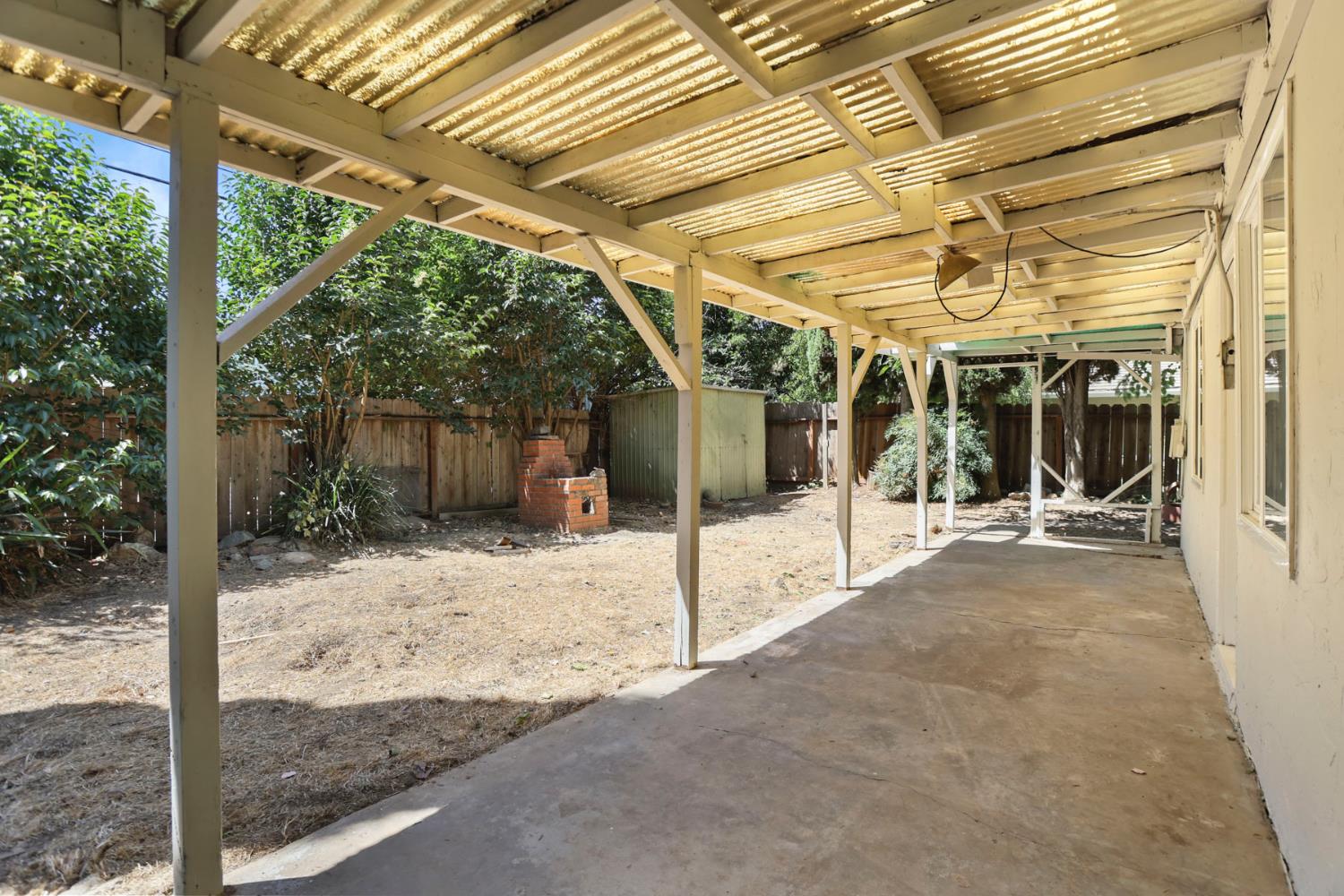 2044 Del Rio Drive Stockton, CA 95204 - Photo 36 of 40